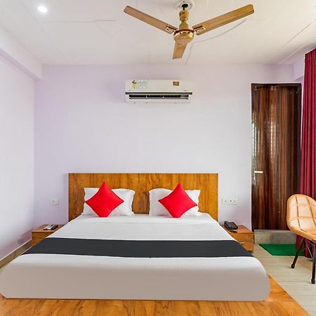Capital O Harish Residency Otel Gurgaon Dış mekan fotoğraf