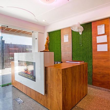 Capital O Harish Residency Otel Gurgaon Dış mekan fotoğraf