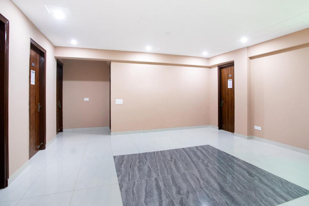 Capital O Harish Residency Otel Gurgaon Dış mekan fotoğraf