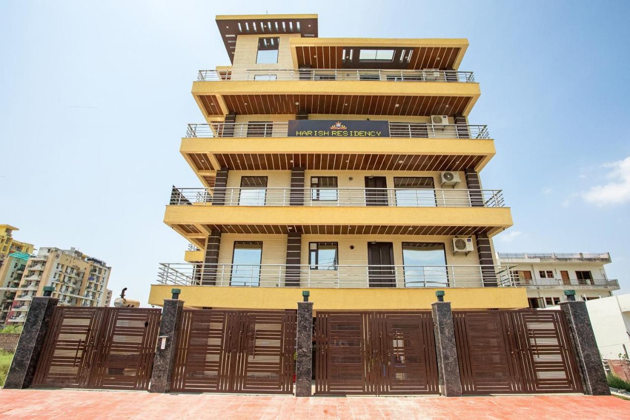 Capital O Harish Residency Otel Gurgaon Dış mekan fotoğraf