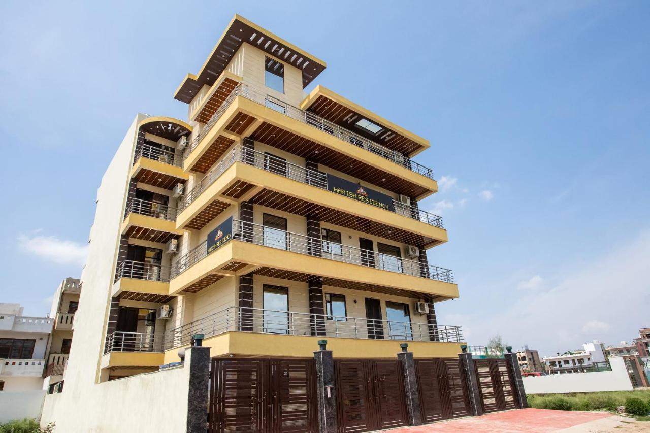 Capital O Harish Residency Otel Gurgaon Dış mekan fotoğraf