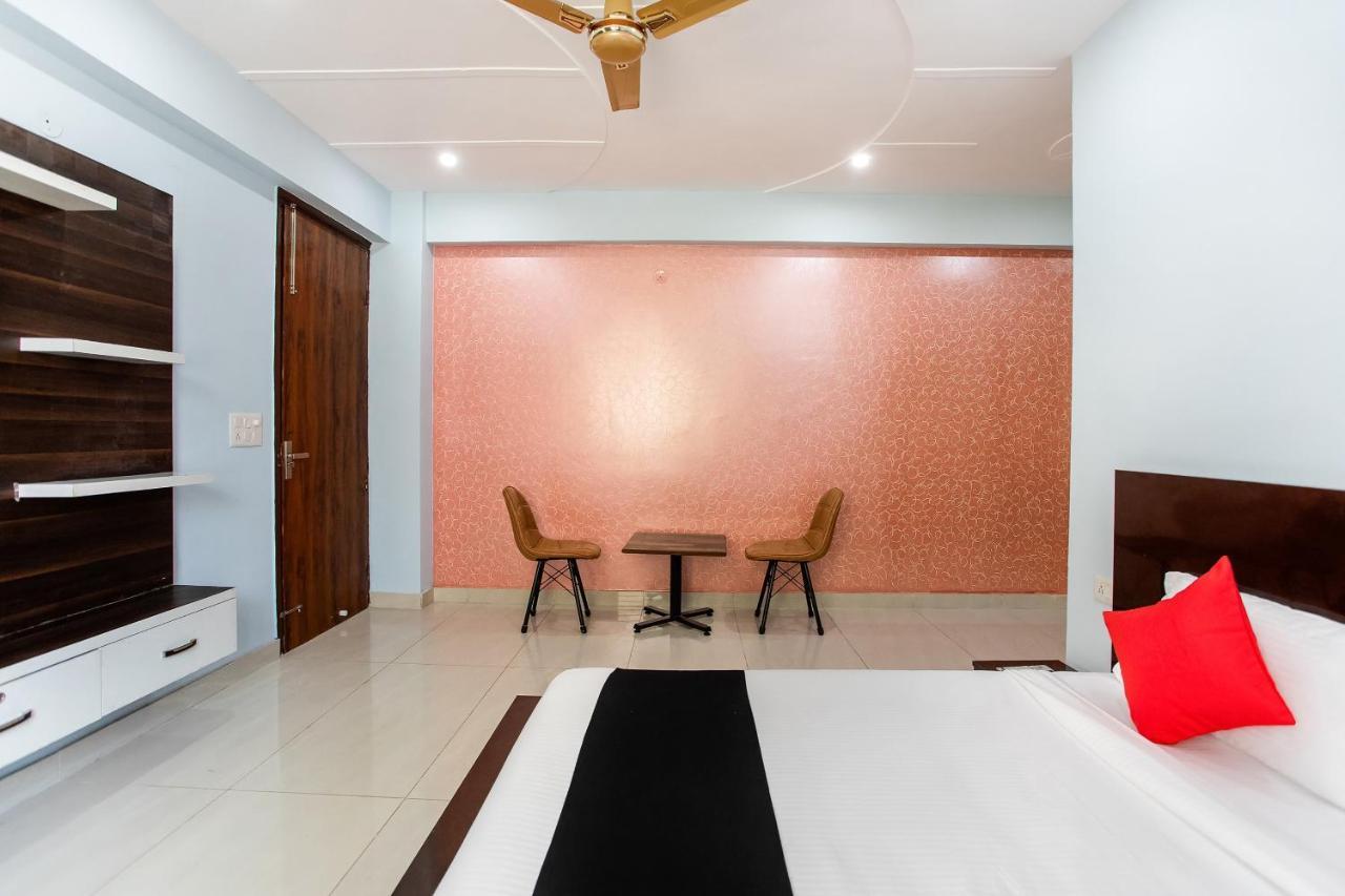 Capital O Harish Residency Otel Gurgaon Dış mekan fotoğraf