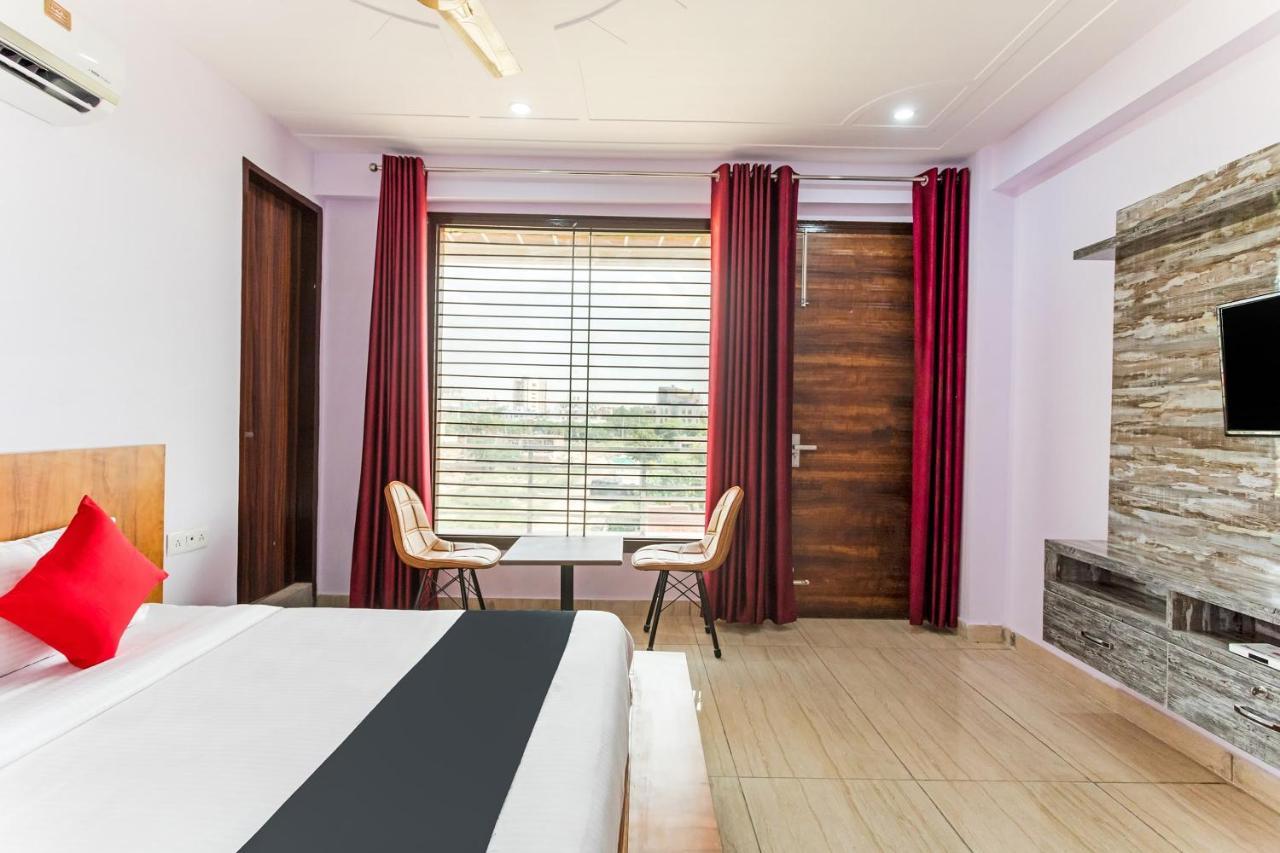 Capital O Harish Residency Otel Gurgaon Dış mekan fotoğraf