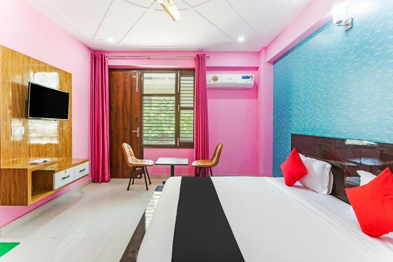 Capital O Harish Residency Otel Gurgaon Dış mekan fotoğraf