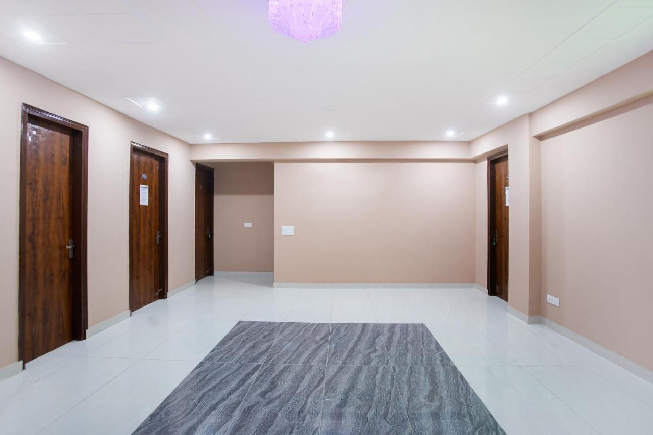 Capital O Harish Residency Otel Gurgaon Dış mekan fotoğraf