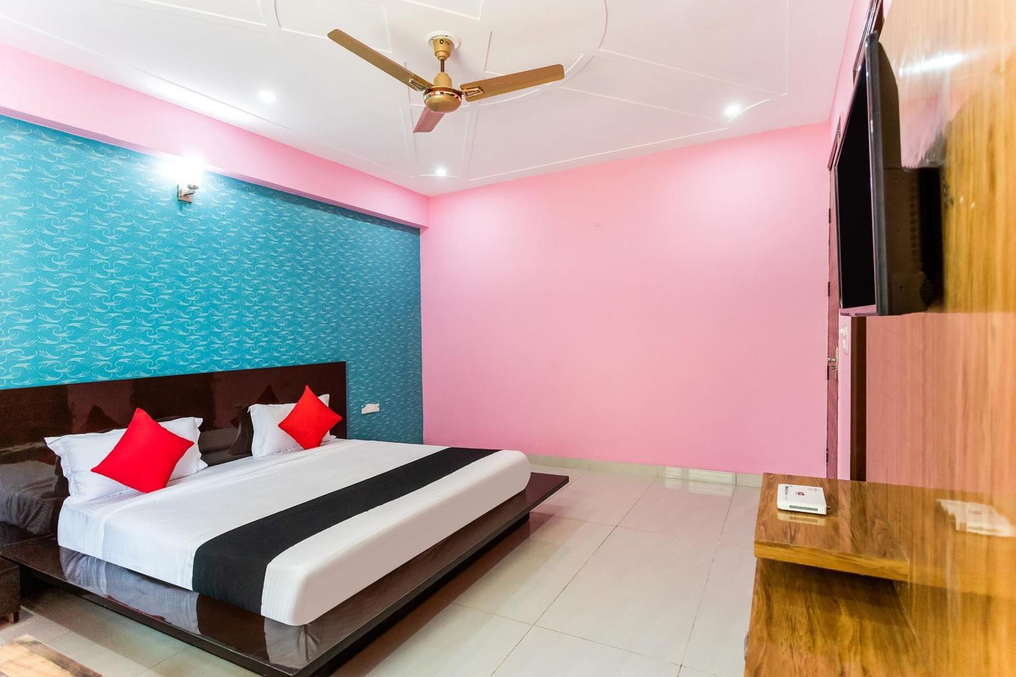 Capital O Harish Residency Otel Gurgaon Dış mekan fotoğraf