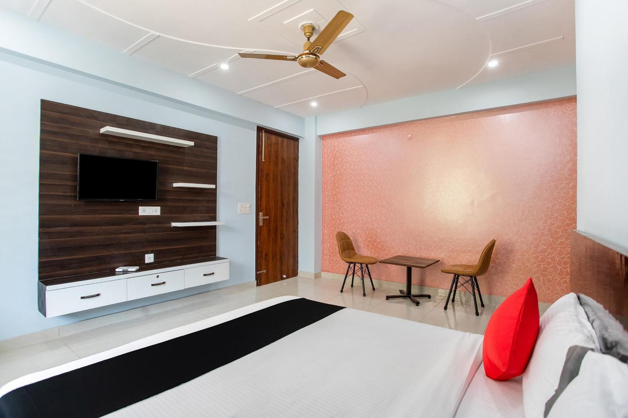 Capital O Harish Residency Otel Gurgaon Dış mekan fotoğraf