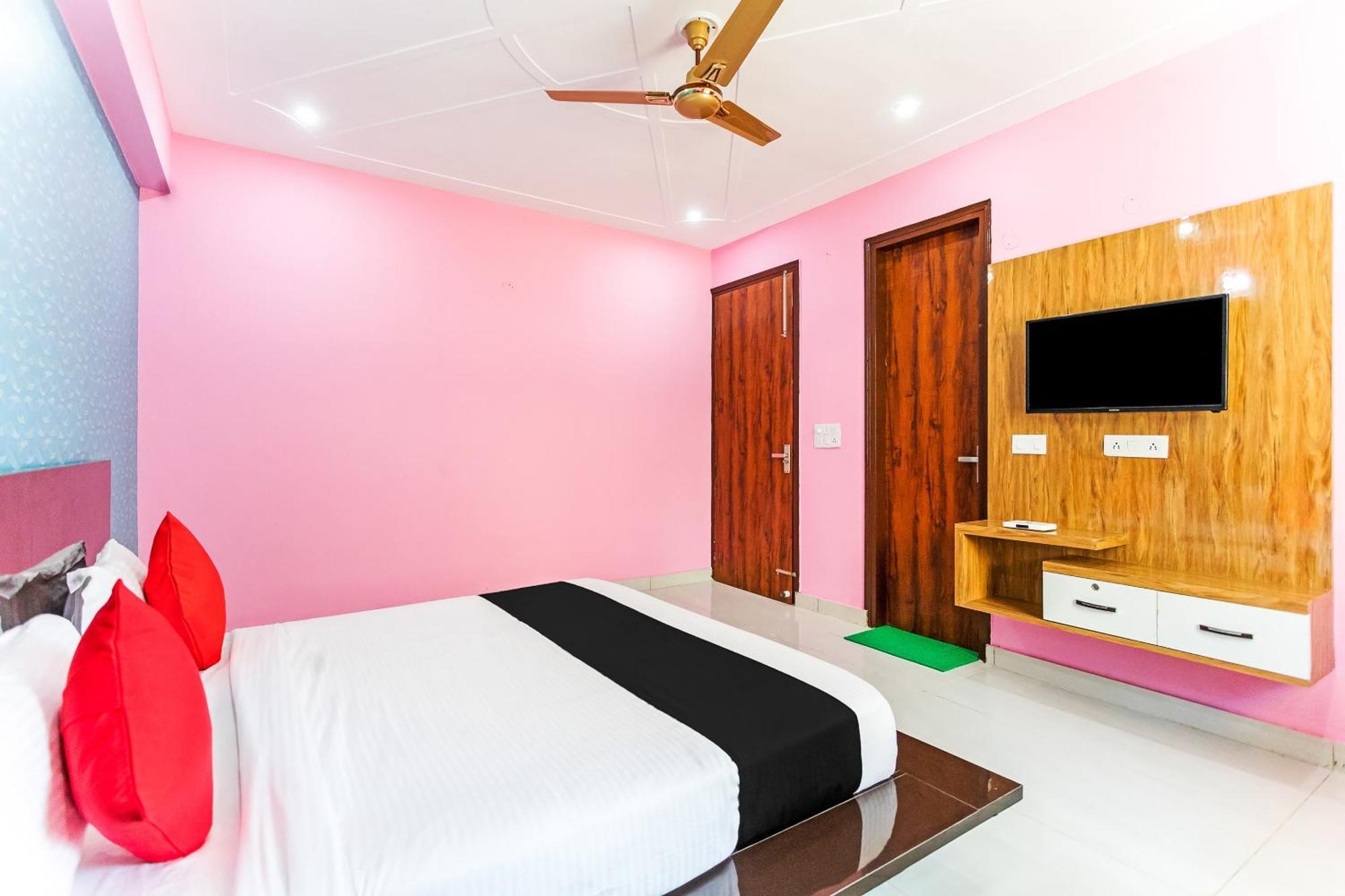 Capital O Harish Residency Otel Gurgaon Dış mekan fotoğraf