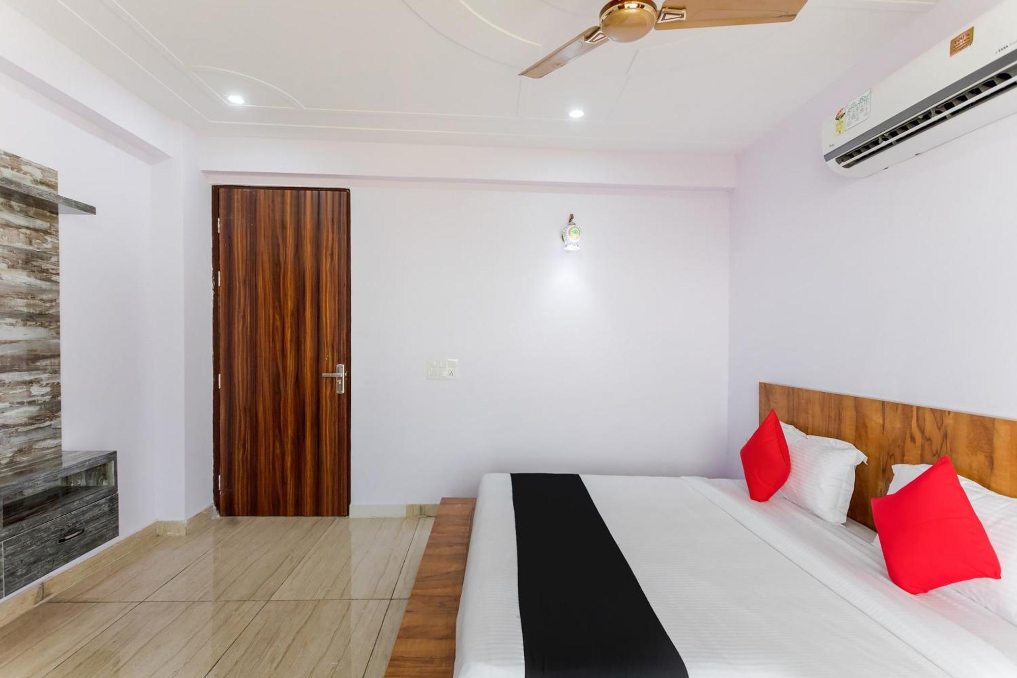 Capital O Harish Residency Otel Gurgaon Dış mekan fotoğraf