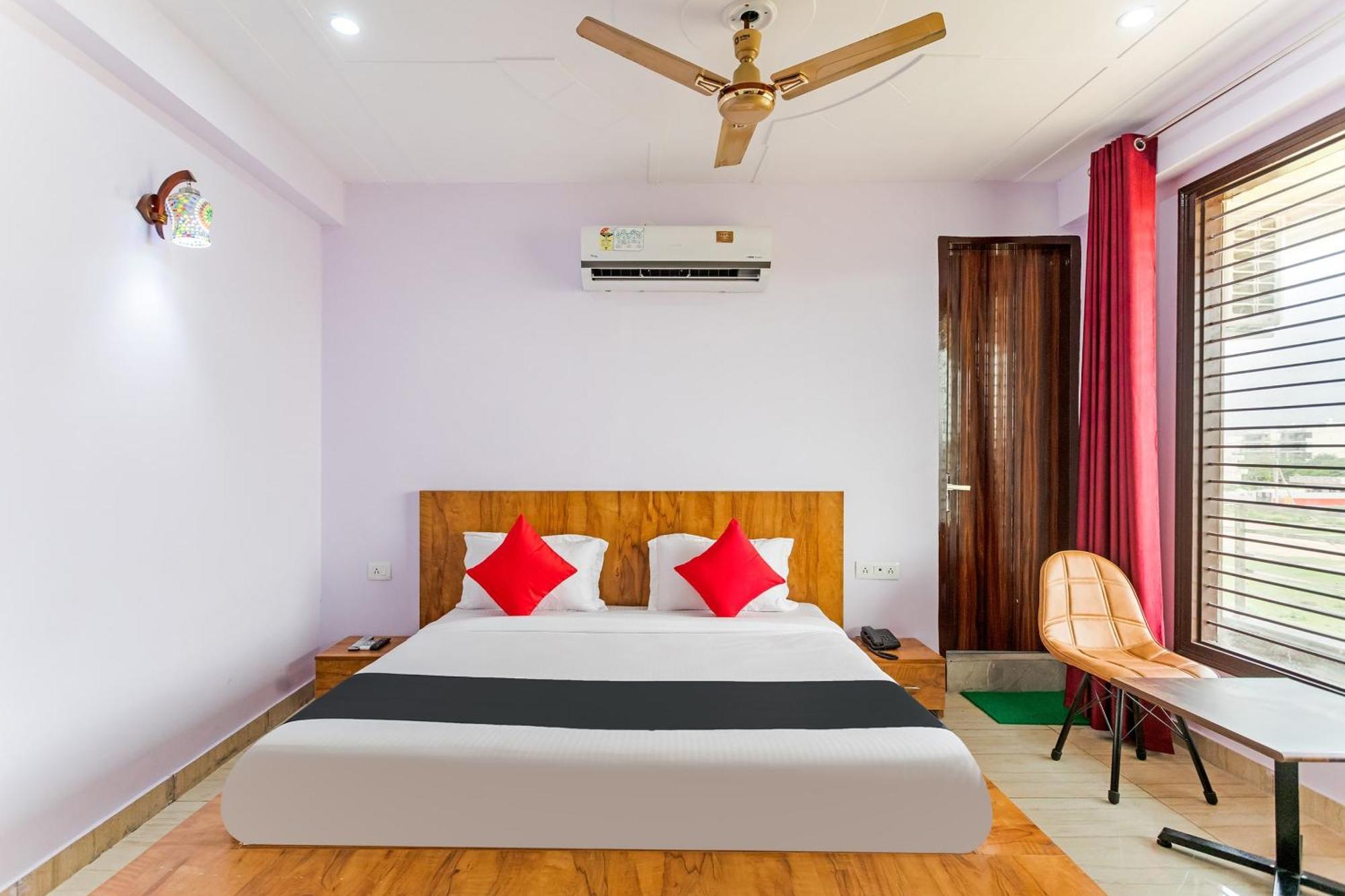 Capital O Harish Residency Otel Gurgaon Dış mekan fotoğraf