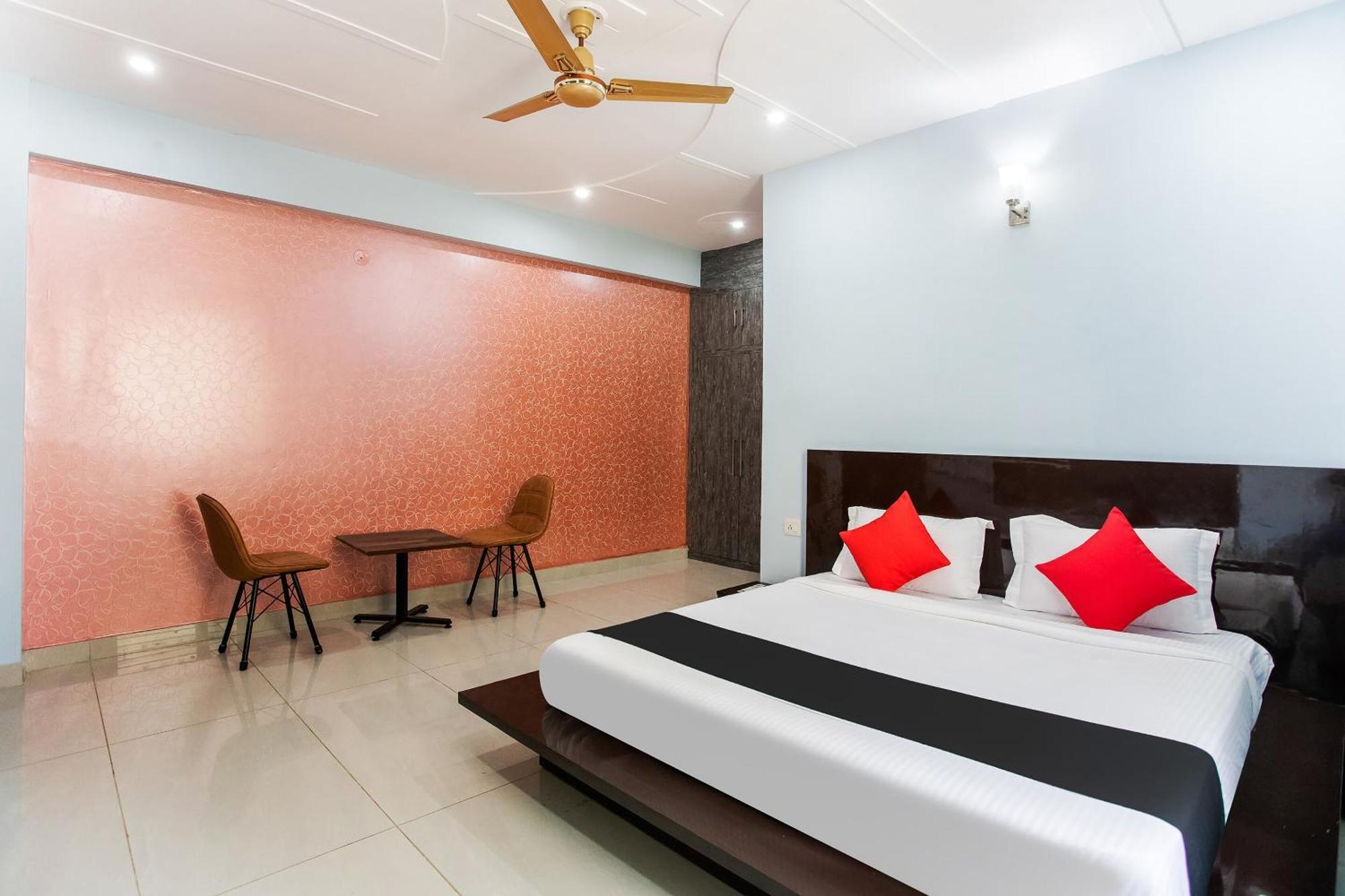 Capital O Harish Residency Otel Gurgaon Dış mekan fotoğraf
