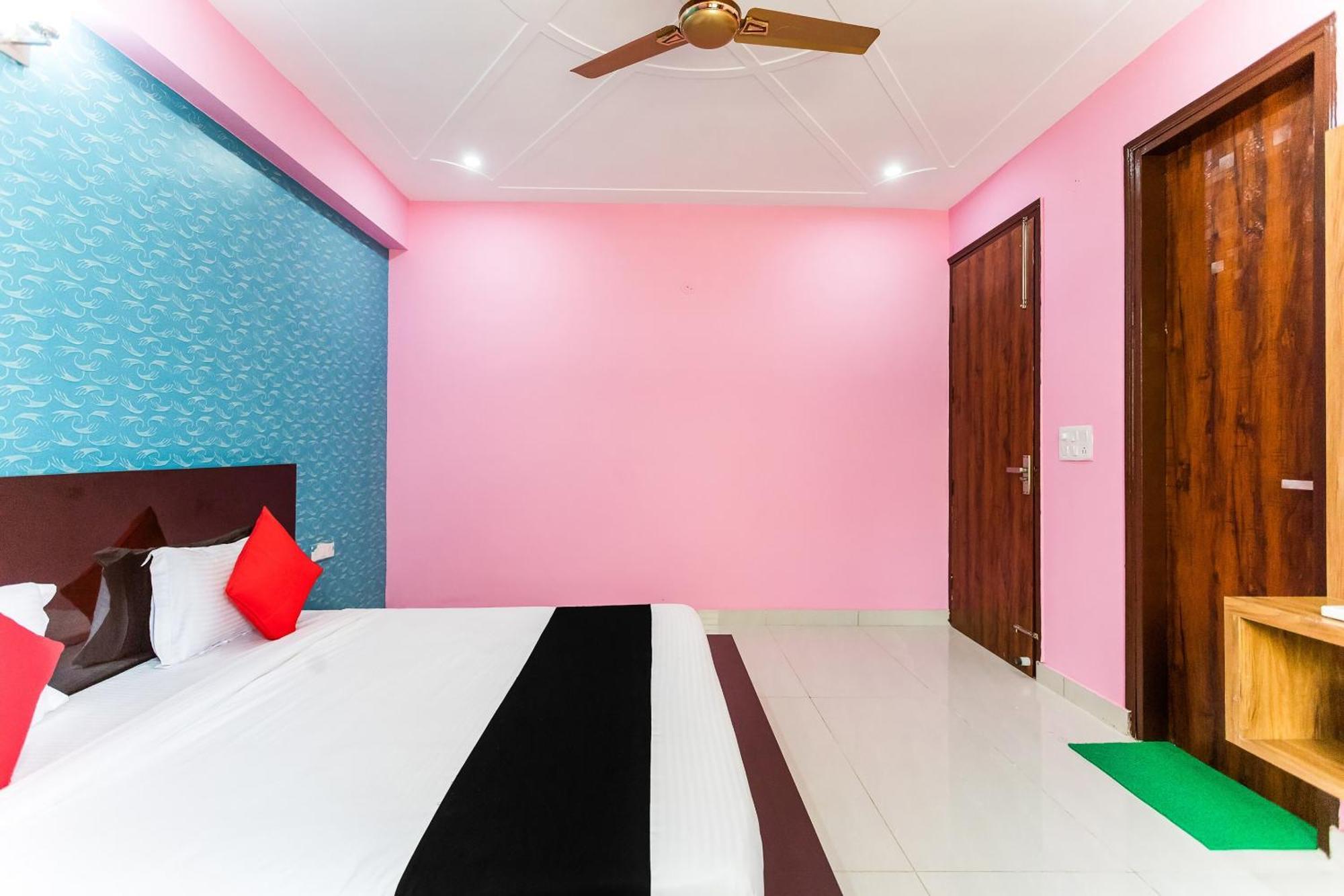 Capital O Harish Residency Otel Gurgaon Dış mekan fotoğraf