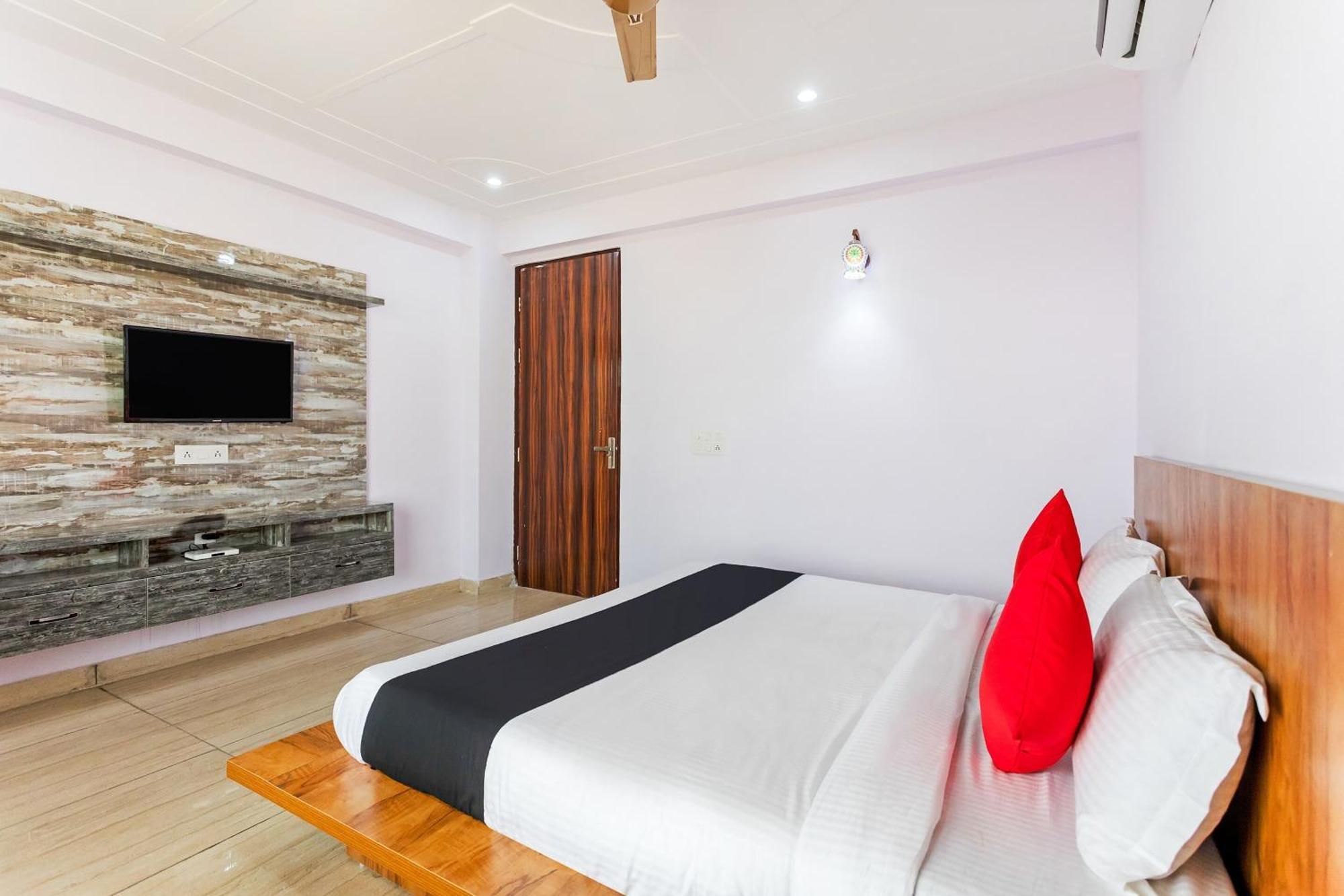 Capital O Harish Residency Otel Gurgaon Dış mekan fotoğraf